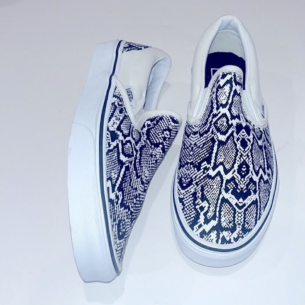 NWOT unisex Vans  with reptile print
